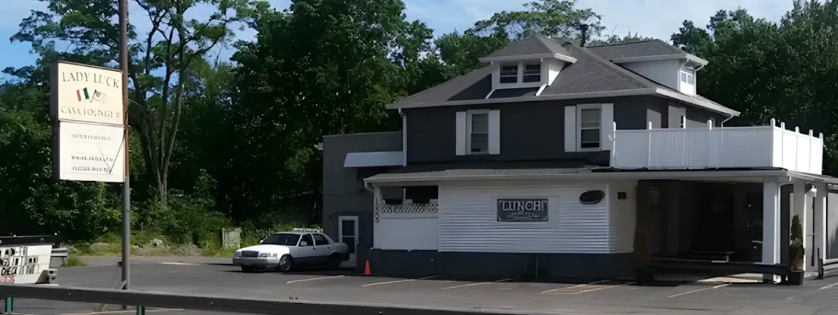 Lady Luck Pub & Eatery